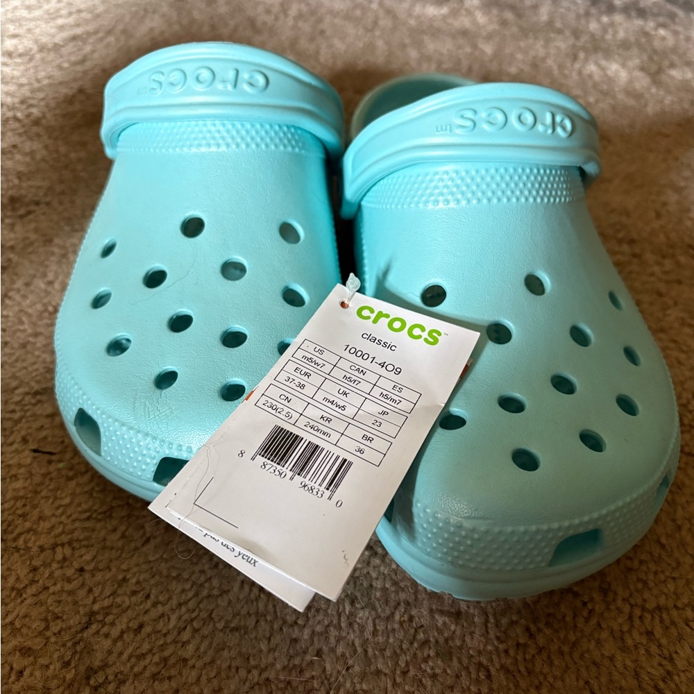 NWT CROCS Classic Clog in Aqua